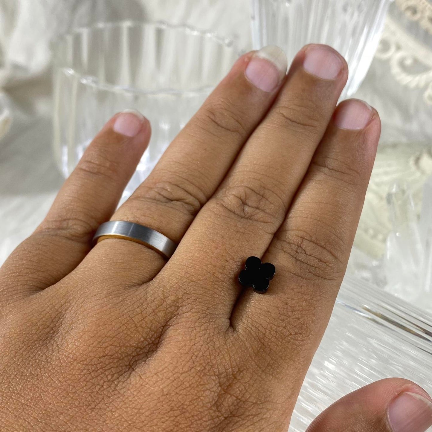 Black Onyx Clover 7mm natural