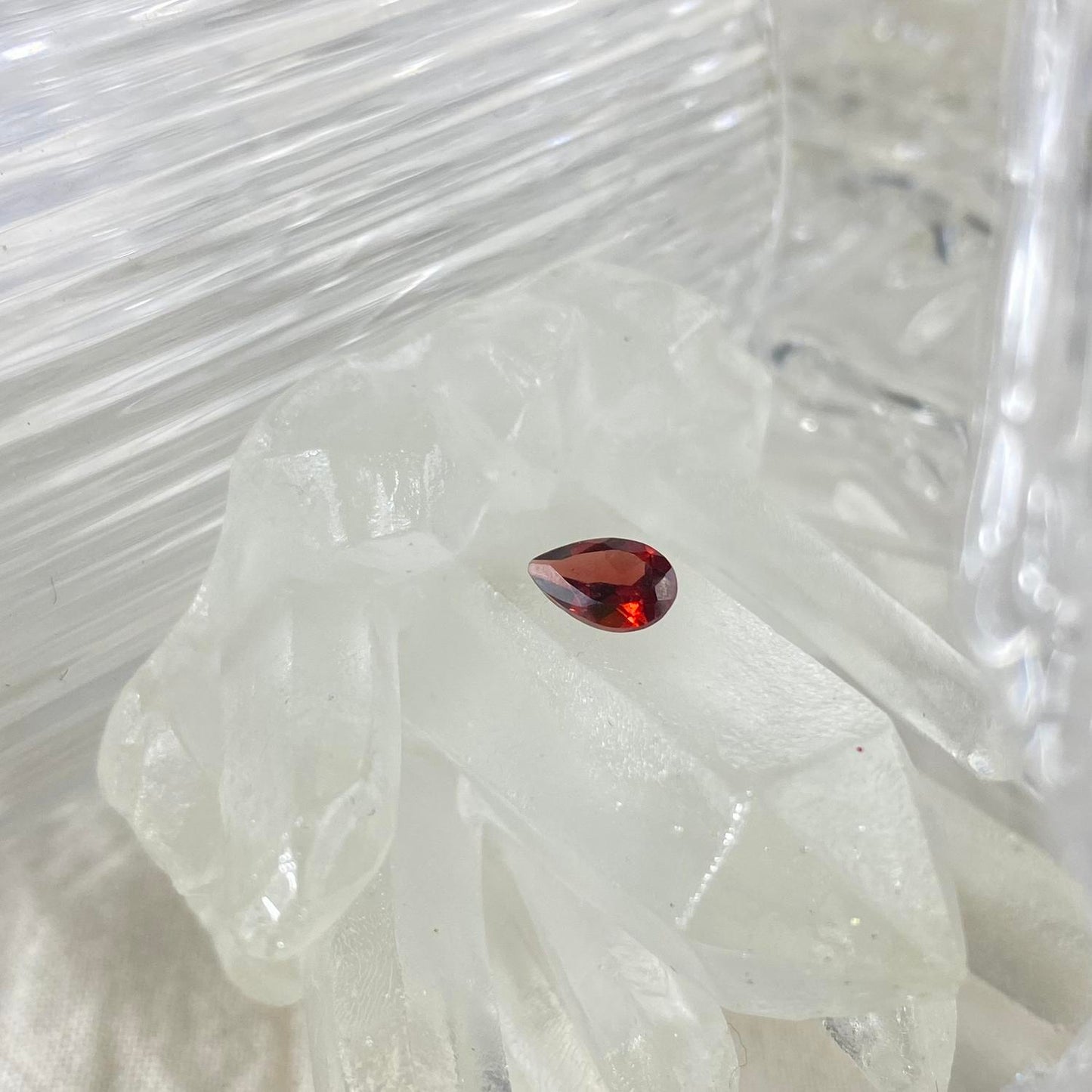 Red Garnet Pear 8x6mm natural