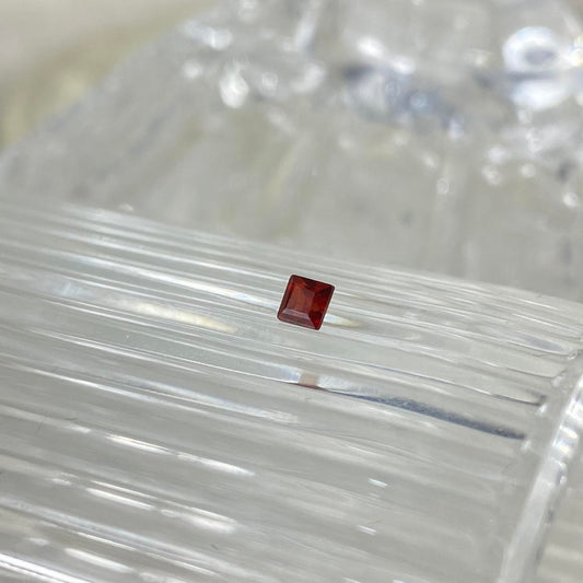 Red Garnet Square 3x3 mm natural