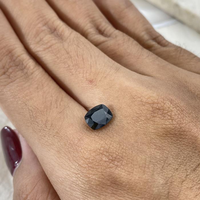 Black Sapphire Cushion 1,69ct 7,7x6,2mm