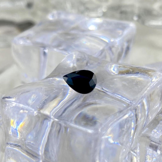 Black Sapphire Tear Drop 0,92 ct 6,9 x 4,9 x 3mm
