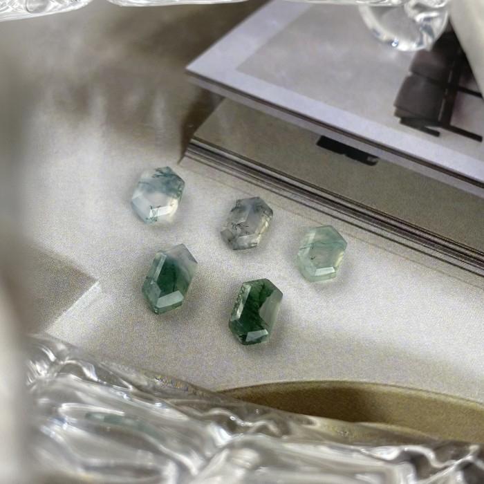 Moss Agate Shield 10 x 5 x 3mm