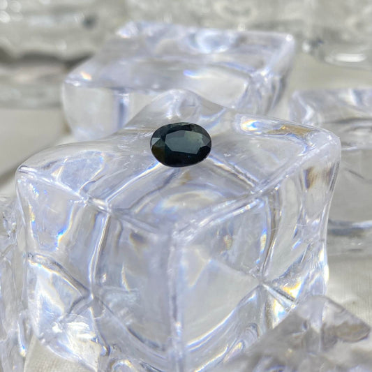 Dark Sapphire Oval 1,02 ct 6,7 x 5mm